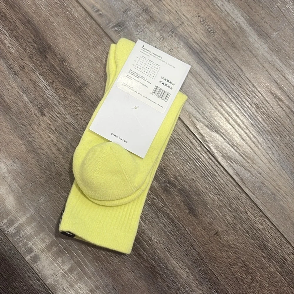 GymShark Neon Crew handwriting socks Small 4-6 NEW